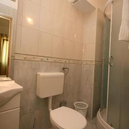 With A Parking Space - 6641